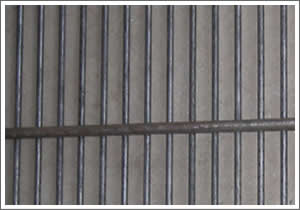 緯絲較粗的鐵絲網(wǎng)片