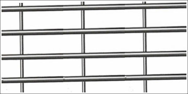 一片粗絲徑鍍鋅網(wǎng)片