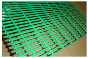 一片粗絲徑焊接涂塑網(wǎng)片